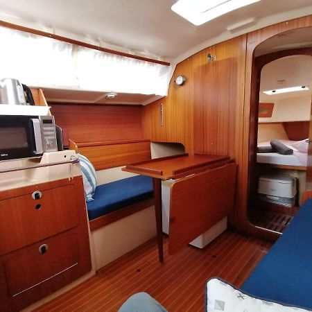 Cozy Sailboat In Barcelona!! No Showers ซานต์อาเตรียเดเบซอซ ภายนอก รูปภาพ