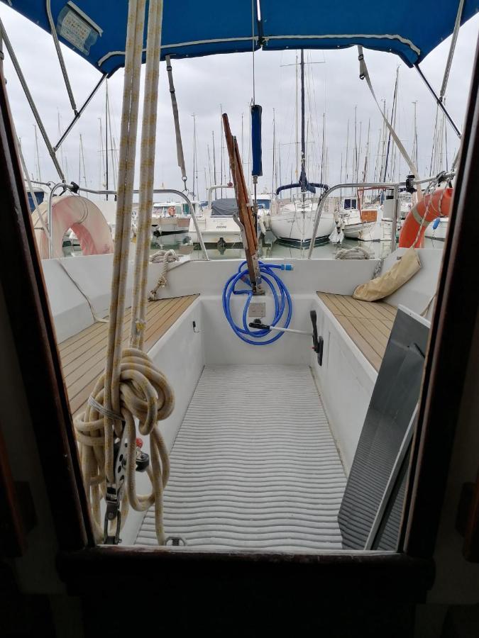 Cozy Sailboat In Barcelona!! No Showers ซานต์อาเตรียเดเบซอซ ภายนอก รูปภาพ